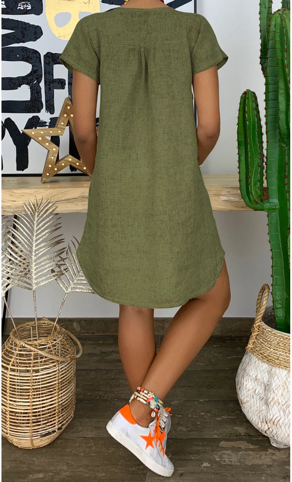 Sukienka mini V-neck z krótkim rękawem | Kolorowa letnia