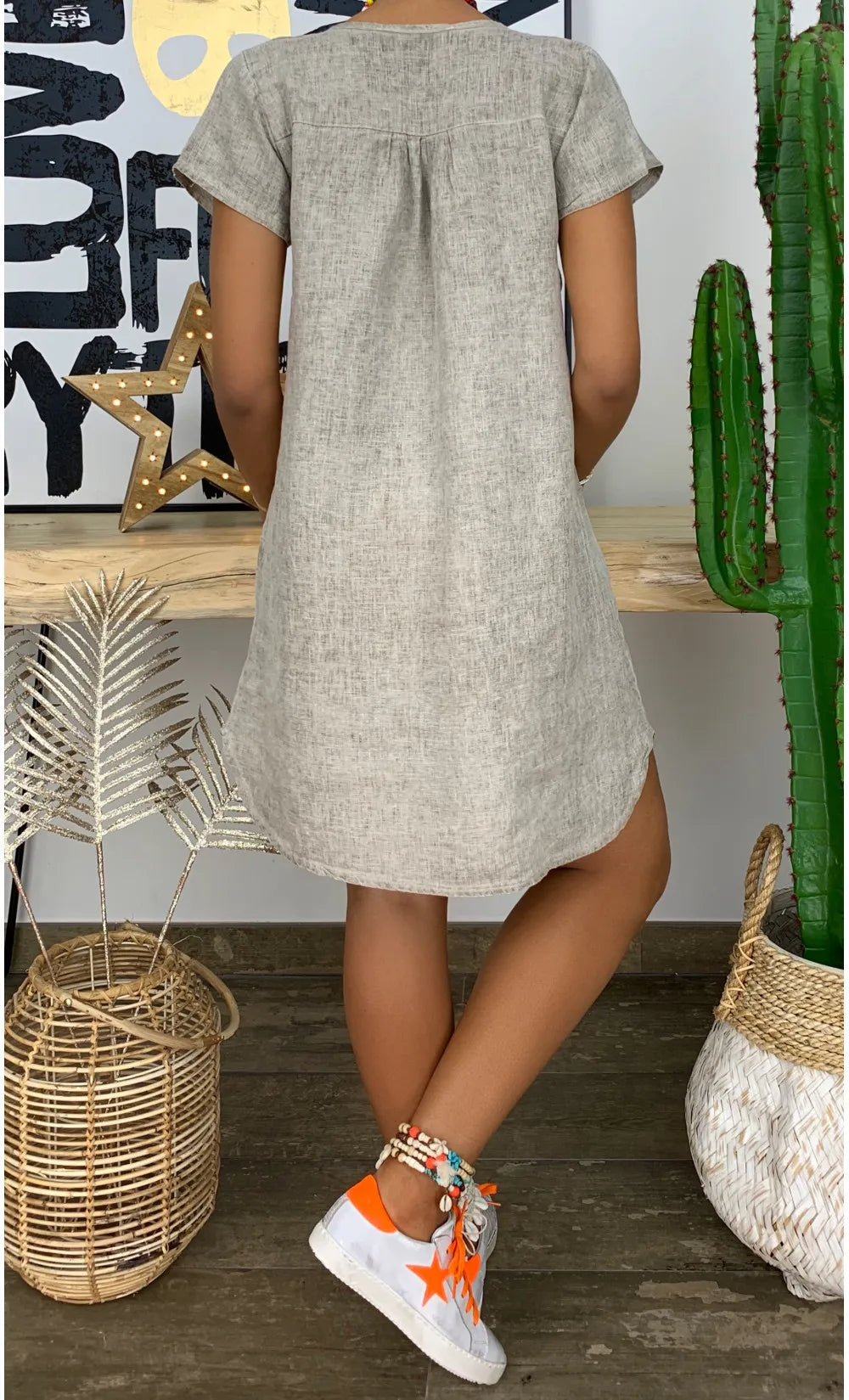 Sukienka mini V-neck z krótkim rękawem | Kolorowa letnia
