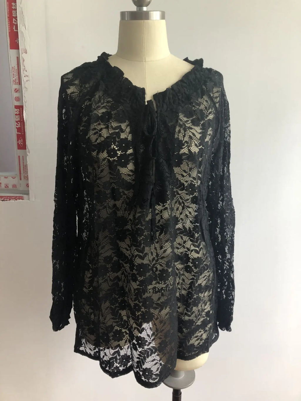 Bluzka boho z koronką | Głęboki dekolt V