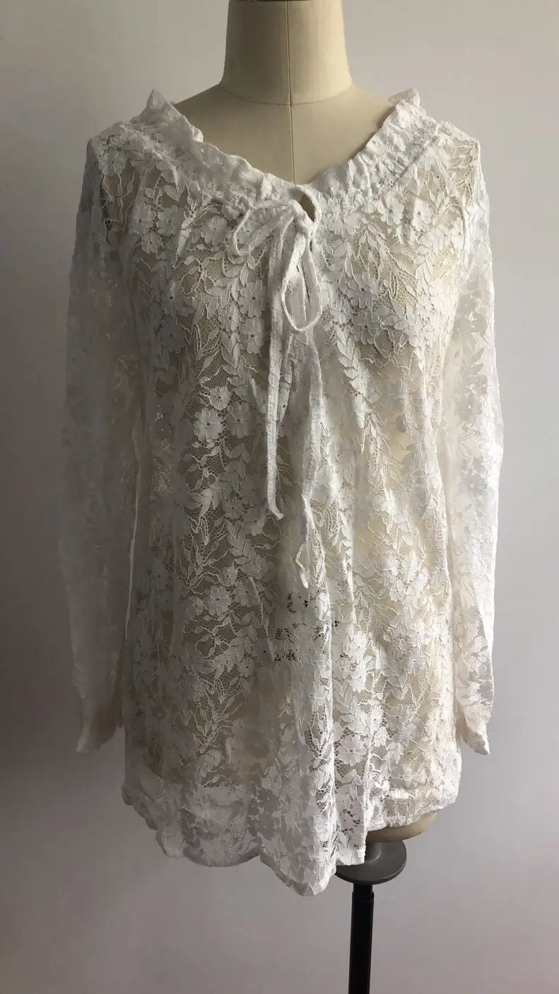 Bluzka boho z koronką | Głęboki dekolt V