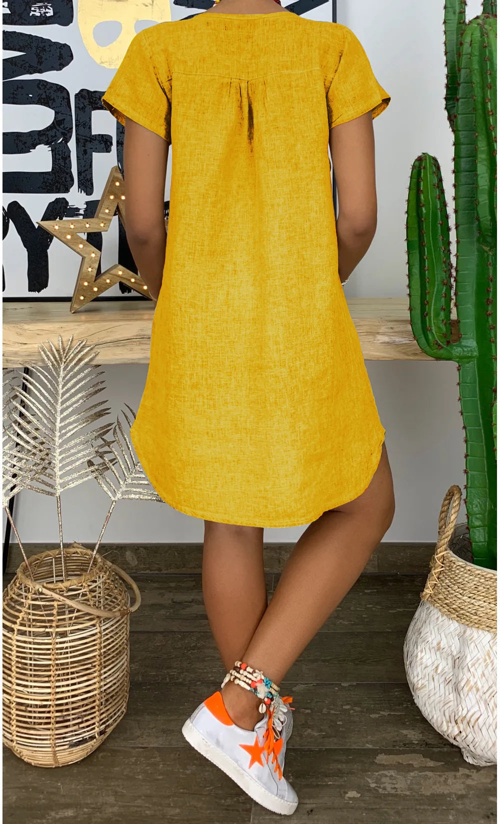 Sukienka mini V-neck z krótkim rękawem | Kolorowa letnia